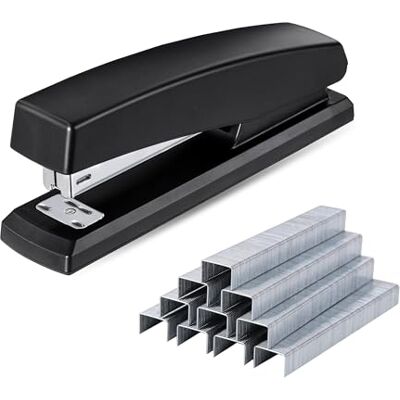 G4GADGET Cucitrice con 5000 graffette – Cucitrice da ufficio per 20 fogli, custodia ergonomica in metallo, perfetta per uso domestico e ufficio, nero, tecnologia di spillatura senza inceppamento G4GADGET Cucitrice con 5000 graffette – Cucitrice da ufficio per 20 fogli, custodia ergonomica in metallo, perfetta per uso domestico e ufficio, nero, tecnologia di spillatura senza inceppamento