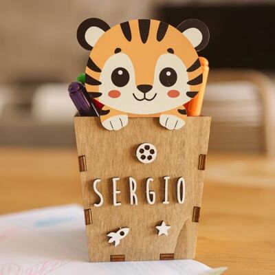 WONDEE Portapenne in Legno Personalizzato con Nome, Organizer da Scrivania Tigre per Bambini, Regali di Compleanno per la Scuola per Bambini, Accessori da Scrivania per Ragazzi e Ragazze WONDEE Portapenne in Legno Personalizzato con Nome, Organizer da Scrivania Tigre per Bambini, Regali di Compleanno per la Scuola per Bambini, Accessori da Scrivania per Ragazzi e Ragazze