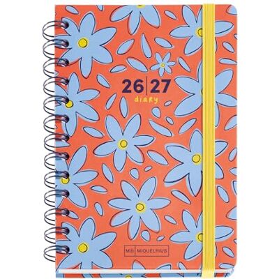 Miquelrius Agenda scolastica 2026 2027 giorno pagina 12 mesi, A6+ (12,5 × 17,8 cm), cartone foderato, doppia spirale, chiusura in gomma, tasca interna, adesivi e righello segnalibro, spagnolo-EN Miquelrius Agenda scolastica 2026 2027 giorno pagina 12 mesi, A6+ (12,5 × 17,8 cm), cartone foderato, doppia spirale, chiusura in gomma, tasca interna, adesivi e righello segnalibro, spagnolo-EN