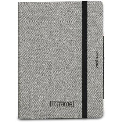 Mitama Agenda Giornaliera 2026 grigio 15x21 cm, copertina rigida, carta FSC, chiusura elastico, matita inclusa Mitama Agenda Giornaliera 2026 grigio 15x21 cm, copertina rigida, carta FSC, chiusura elastico, matita inclusa