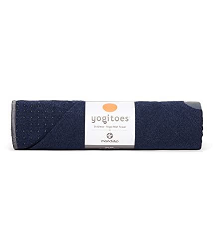 Manduka Yogitoes Asciugamano da yoga per tappetino, antiscivolo e ad asciugatura rapida, per hot yoga, con fondo in gomma, sottile e leggero, 180 cm, colore: mezzanotte