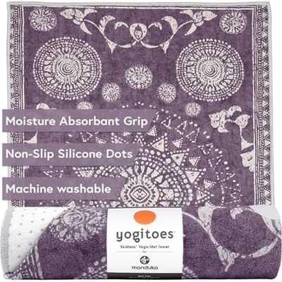 Manduka Yogitoes Asciugamano per tappetino da yoga, leggero, ad asciugatura rapida, in microfibra, con tecnologia antiscivolo, per hot yoga, Vinyasa e Power, 180 cm, colore: viola Manduka Yogitoes Asciugamano per tappetino da yoga, leggero, ad asciugatura rapida, in microfibra, con tecnologia antiscivolo, per hot yoga, Vinyasa e Power, 180 cm, colore: viola