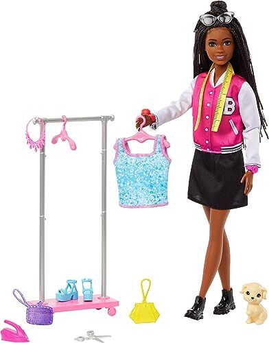 Barbie Brooklyn Stylist, playset con Bambola Brooklyn, Un Cucciolo, 14 Accessori a Tema Guardaroba e Un Appendiabiti Incluso, Giocattolo per Bambini, 3+ Anni,