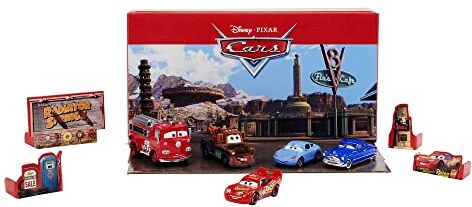 Disney 5-Pack, Set con 4 Personaggi Cars e 1 Camion Red, Ispirato a Radiator Springs, da Collezione, Giocattolo per Bambini 3+ Anni,