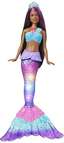 Barbie -Dreamtopia Sirena Luci Scintillanti Bambola Mora con Luci che si Attivano con Acqua e Capelli con Ciocche Rosa, Giocattolo per Bambini 3+ Anni,