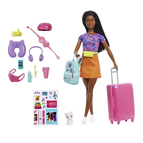 Barbie Vita in Città  "Brooklyn" Roberts Bambola da viaggio con gattino, oltre 10 accessori da viaggio e foglio adesivi, Giocattolo per Bambini 3+ Anni,