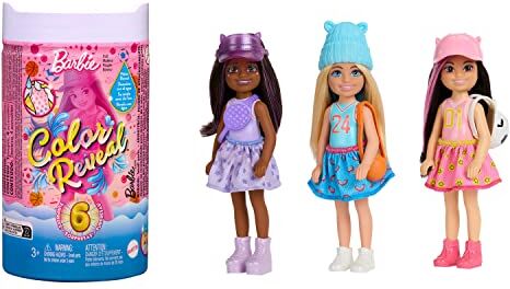 Barbie Chelsea Color Reveal Serie Sport, Mini Bambola con 6 sorprese Cambia Colore da Scoprire in Acqua Calda e Fredda, Accessori Inclusi, Giocattolo per Bambini, 3+ Anni,