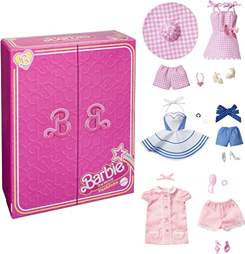 Barbie The Movie Abiti di  dal film , set di abiti da collezione con tre outifit iconici ispirati al film con scarpe e accessori inclusi, giocattolo per bambini, 3+ anni,