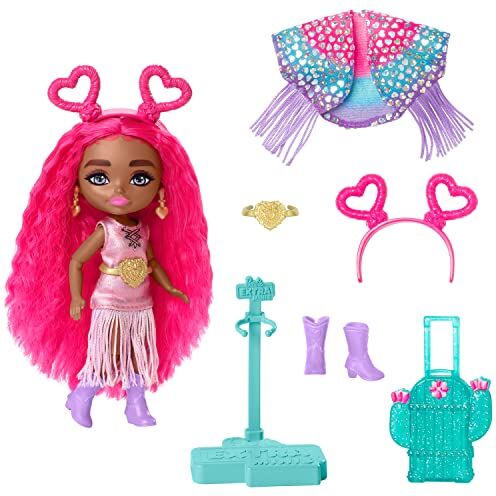 Barbie Extra Minis Fly, Mini Bambola viaggiatrice Alta 14 cm con Look a Tema Deserto, Outfit alla Moda Rifinito con Frange e Accessori Inclusi, Giocattolo per Bambini, 3+ Anni,