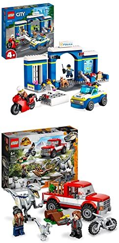 Lego 60370 City Inseguimento alla Stazione di Polizia con Macchina e Moto Giocattolo, Prigione & 76946 Jurassic World The Capture of Velociraptors Blue and Beta, dinosauri giocattolo, camion e moto