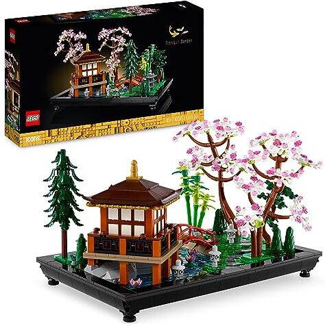 Lego Icons Il Giardino Tranquillo, Kit Giardino Botanico Zen per Adulti con Fiori di Loto, Idee Regalo Donna o Uomo, Lei o Lui, Festa della Mamma, Decorazione da Scrivania Personalizzabile