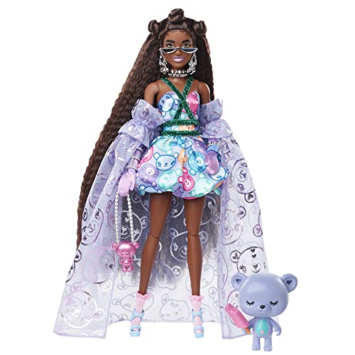 Barbie Extra Fancy Bambola con abito decorato con stampa di orsetti e strascico velato, orsacchiotto, capelli lunghissimi e accessori, snodata, Giocattolo e regalo per Bambini 3+ Anni,