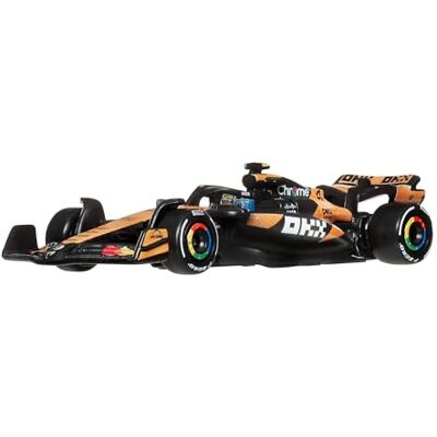 Hot Wheels Premium Formula 1 McLaren Race Team Driver 2, auto da corsa collezionabile in scala 1:64, telaio in metallo e pneumatici Real Riders, per fan e collezionist, Hot Wheels Premium Formula 1 McLaren Race Team Driver 2, auto da corsa collezionabile in scala 1:64, telaio in metallo e pneumatici Real Riders, per fan e collezionist,