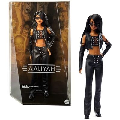 Barbie Signature Aaliyah la “Principessa dell'R&B”, bambola da collezione con abito nero in ecopelle ispirato video musicale di “One in a Million”, accessori inclusi, 6+ anni, Barbie Signature Aaliyah la “Principessa dell'R&B”, bambola da collezione con abito nero in ecopelle ispirato video musicale di “One in a Million”, accessori inclusi, 6+ anni,