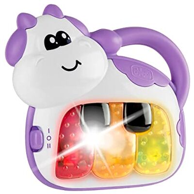 Chicco Pianoforte Vaquita, Sonaglio Neonato, Divertente pianoforte musicale, giocattolo per bambini con 3 tasti e 12 melodie, giocattolo musicale elettronico, ideale per bambini 6 mesi, viola Chicco Pianoforte Vaquita, Sonaglio Neonato, Divertente pianoforte musicale, giocattolo per bambini con 3 tasti e 12 melodie, giocattolo musicale elettronico, ideale per bambini 6 mesi, viola