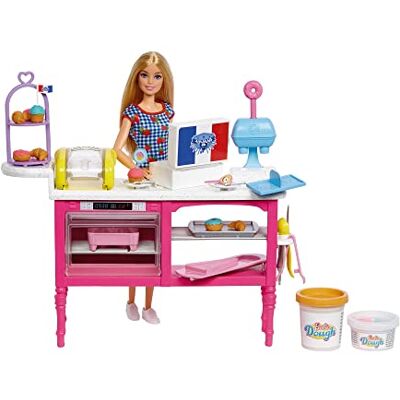 Barbie Siamo in Due Playset Caffetteria con bambola "Malibu" e 18 accessori a tema pasticceria, tra cui pasta da modellare e stampi, Giocattolo per Bambini 5+ Anni, Barbie Siamo in Due Playset Caffetteria con bambola "Malibu" e 18 accessori a tema pasticceria, tra cui pasta da modellare e stampi, Giocattolo per Bambini 5+ Anni,