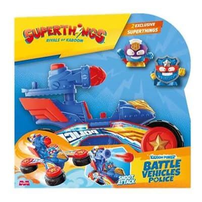 SUPERTHINGS RIVALS OF KABOOM SUPERTHINGS KAZOOM POWE Battle Vehicle Police. Veicolo da battaglia polizia degli eroi della serie TV "Superthings Kazoom Power". Contiene 1 Battle Vehicle, 2 Superthings Esclusivi, 1 Proiettile SUPERTHINGS RIVALS OF KABOOM SUPERTHINGS KAZOOM POWE Battle Vehicle Police. Veicolo da battaglia polizia degli eroi della serie TV "Superthings Kazoom Power". Contiene 1 Battle Vehicle, 2 Superthings Esclusivi, 1 Proiettile