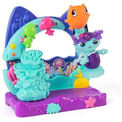 DREAMWORKS GABBY'S DOLLHOUSE Gabby's Dollhouse: The Movie – Il Balcone Acquario di MerCat con Figura e Accessori per la Casa Giocattolo per Bambini dai 3 anni in su DREAMWORKS GABBY'S DOLLHOUSE Gabby's Dollhouse: The Movie – Il Balcone Acquario di MerCat con Figura e Accessori per la Casa Giocattolo per Bambini dai 3 anni in su