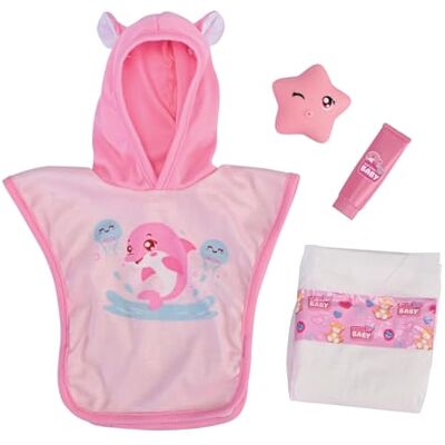 Simba New Born Baby Set di 4 accessori per bambole con accappatoio, schizzi d'acqua, pannolino e tubetto crema, adatto per bambole da 30 a 43 cm, dai 3 anni in su Simba New Born Baby Set di 4 accessori per bambole con accappatoio, schizzi d'acqua, pannolino e tubetto crema, adatto per bambole da 30 a 43 cm, dai 3 anni in su
