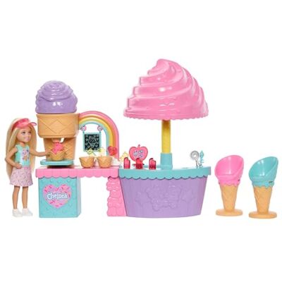 Barbie Gelateria di Chelsea, set con bambola Chelsea e pasta modellabile in 2 colori, macchina del gelato e oltre 10 accessori a tema gelateria inclusi, Barbie Gelateria di Chelsea, set con bambola Chelsea e pasta modellabile in 2 colori, macchina del gelato e oltre 10 accessori a tema gelateria inclusi,