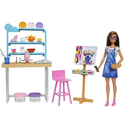 Barbie Relax and Create Atelier Playset con Bambola e Plastilina per Vasi e Pittura 25+ Accessori Alta 29 cm Regalo per Bambini 3-7 Anni, HCM85 Barbie Relax and Create Atelier Playset con Bambola e Plastilina per Vasi e Pittura 25+ Accessori Alta 29 cm Regalo per Bambini 3-7 Anni, HCM85