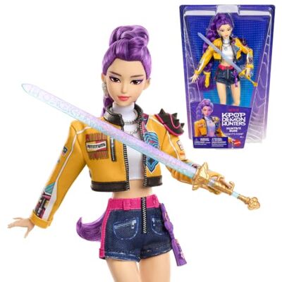 Mattel KPop Demon Hunters Rumi di HUNTR/X, bambola con la sua iconica treccia viola e outfit per la canzone "How It's Done", spada Saingeom e microfono inclusi, Mattel KPop Demon Hunters Rumi di HUNTR/X, bambola con la sua iconica treccia viola e outfit per la canzone "How It's Done", spada Saingeom e microfono inclusi,