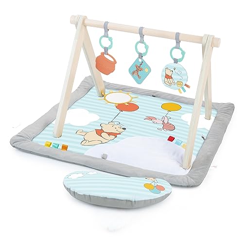 Bright Starts Tappetino multiattività WINNIE THE POOH Once Upon a Tummy Time di Disney di  con barra dei giocattoli in legno, 0+ mesi