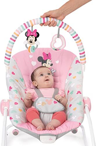 Bright Starts Disney Baby Sdraietta Minnie Mouse Forever Besties, Sedia con Vibrazioni Rilassanti, Arco di Gioco, 2 Giocattoli, Imbracatura a 5 Punti, Rosa, Neonato 0-30 Mesi Fino a 18 Kg