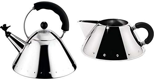 Alessi 9093 B Bollitore con Manico e Fischietto a Uccellino di Design in Acciaio Inox, Nero & 9096 B Cremiera in Acciaio Inossidabile 18/10 Lucido con Manico in PA, Nero