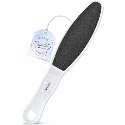 TITANIA Lima per calli per piedi, efficace per la cura dei piedi contro calli e pelle ruvida, doppia lima ergonomica per calli con superficie ruvida e fine, prodotta in Germania TITANIA Lima per calli per piedi, efficace per la cura dei piedi contro calli e pelle ruvida, doppia lima ergonomica per calli con superficie ruvida e fine, prodotta in Germania