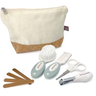 Dreambaby Neat & Tidy Kit per la cura del bambino, 9 pezzi, kit ecologico per la cura del bambino, con borsa da viaggio in cotone e sughero, spazzola morbida, pettine, forbici di sicurezza Dreambaby Neat & Tidy Kit per la cura del bambino, 9 pezzi, kit ecologico per la cura del bambino, con borsa da viaggio in cotone e sughero, spazzola morbida, pettine, forbici di sicurezza
