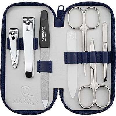marQus Set Manicure Professionale – Kit da 7 Pezzi con Custodia in Vera Pelle. Include Tagliaunghie, Forbicine, una Lima in Vetro esclusiva e strumenti di qualità. Perfetto per Uomo, Donna e viaggi marQus Set Manicure Professionale – Kit da 7 Pezzi con Custodia in Vera Pelle. Include Tagliaunghie, Forbicine, una Lima in Vetro esclusiva e strumenti di qualità. Perfetto per Uomo, Donna e viaggi