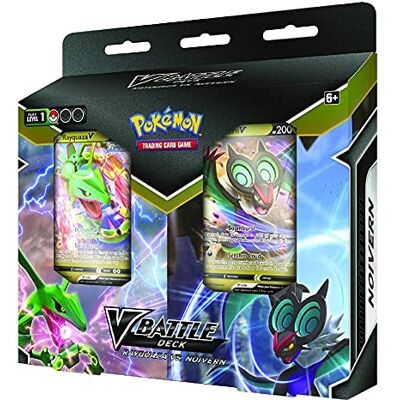 Pokémon GCC: Rayquaza V vs Noivern pacco mazzo Lotta V (uno a caso), gioco di carte (versione inglese), dai 6 anni in su, 2 giocatori, tempo di gioco: oltre 10 minuti Pokémon GCC: Rayquaza V vs Noivern pacco mazzo Lotta V (uno a caso), gioco di carte (versione inglese), dai 6 anni in su, 2 giocatori, tempo di gioco: oltre 10 minuti