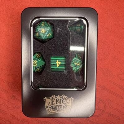 Rio Dadi Pierre Semi Precieuse – Set di 7 dadi con scatola in metallo pietra di creazione Malachite Rio Dadi Pierre Semi Precieuse – Set di 7 dadi con scatola in metallo pietra di creazione Malachite