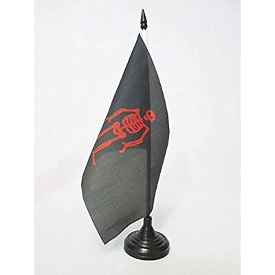AZ FLAG Bandiera da Tavolo Pirata Edward Lowe 21x14 cm Base Plastica Uso interno bandiera da tavolo dei pirati finitura cucita e bordi rinforzati con asta in plastica e base in plastica AZ FLAG Bandiera da Tavolo Pirata Edward Lowe 21x14 cm Base Plastica Uso interno bandiera da tavolo dei pirati finitura cucita e bordi rinforzati con asta in plastica e base in plastica