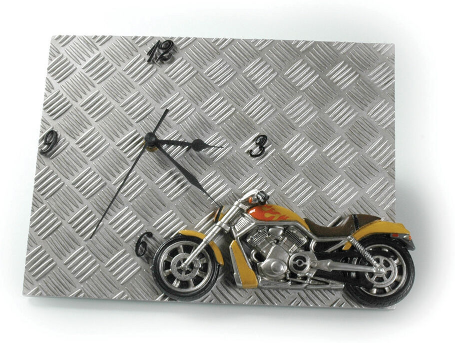 Booster Wall Clock Metal (30,5 x 5 x 23,5 cm) Booster Wall Clock Metal (30,5 x 5 x 23,5 cm)