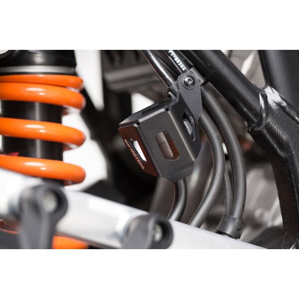 sw-motech protezione serbatoio liquido freni - nero. ktm 1050/1090/1190 adv,1290 sadv.