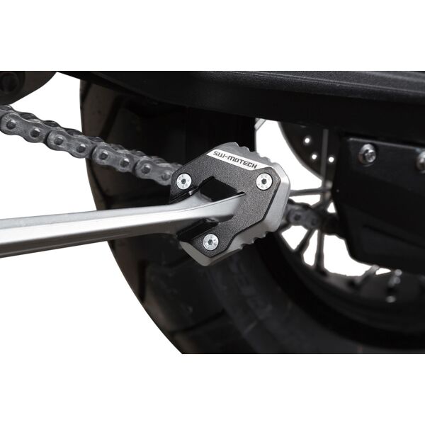 sw-motech prolunga per piedino laterale - nero/argento. modelli triumph tiger 800 (10-17).