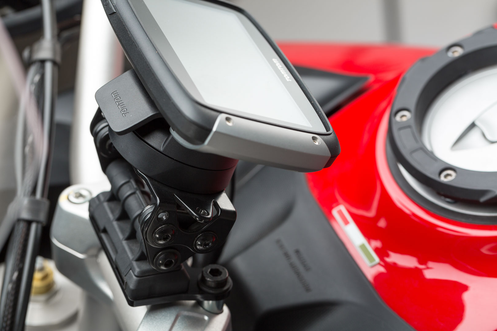 sw-motech supporto gps  per manubrio - nero. ducati multistrada 1200/ 950/ 1260/ v2.