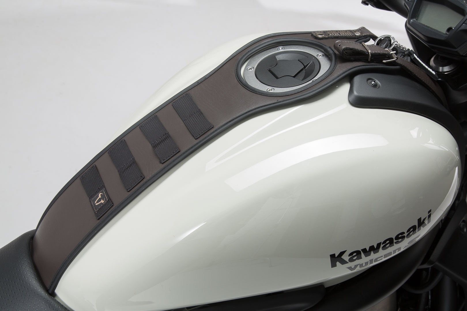 sw-motech legend gear serbatoio set - kawasaki vulcan s (16-). con borsa per smartphone la3.