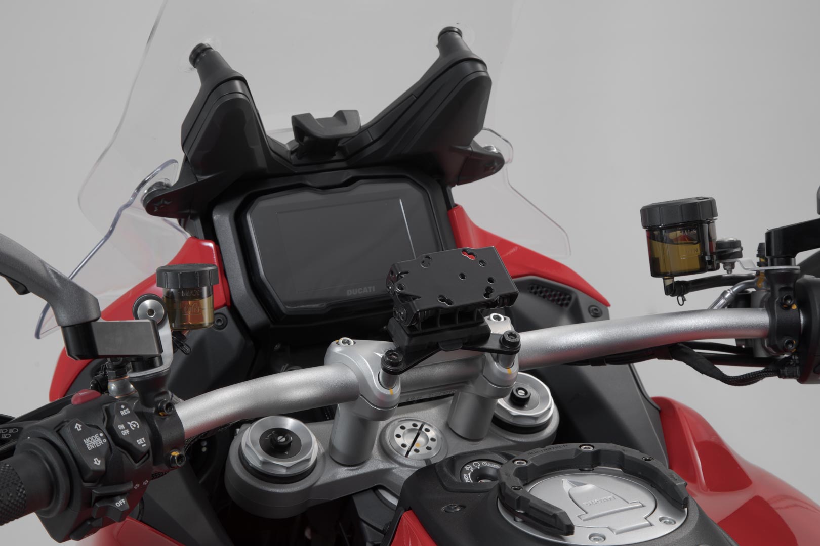 sw-motech supporto gps  sul manubrio - nero. ducati multistrada v4 (20-).