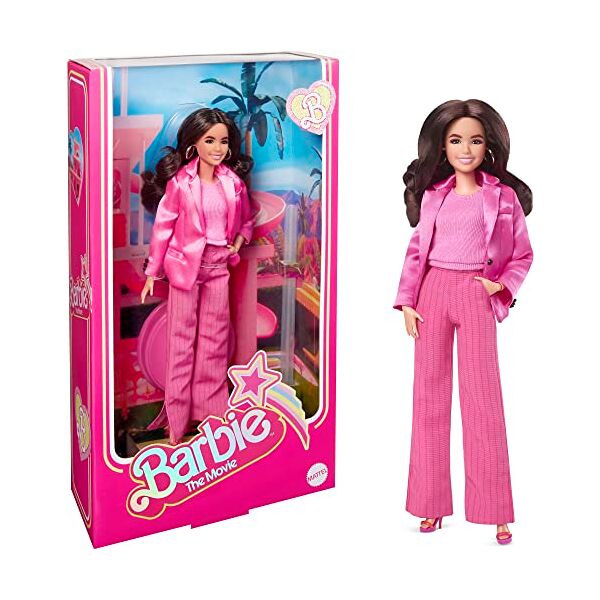 barbie the movie - gloria, bambola del film barbie da collezione con completo rosa a tre pezzi, scarpe col tacco e orrecchini d'oro, giocattolo per bambini, 6+ anni, hpj98