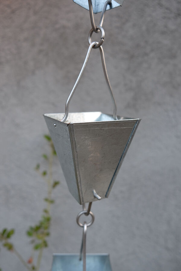 Catena Per Pioggia A Coppa Alluminio Per Grondaia Forhome® - Fluidibilità 3,5/5 Catena Per Pioggia A Coppa Alluminio Per Grondaia Forhome® - Fluidibilità 3,5/5