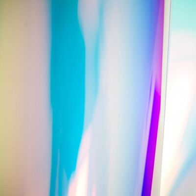 STICKERSLAB Pellicola Trasparente Dichroic Dicroica Adesiva Arcobaleno Per Vetrate Che Cambia Colore Colore - Blaze (freddo), Packaging - 138cm X 1 Metro STICKERSLAB Pellicola Trasparente Dichroic Dicroica Adesiva Arcobaleno Per Vetrate Che Cambia Colore Colore - Blaze (freddo), Packaging - 138cm X 1 Metro