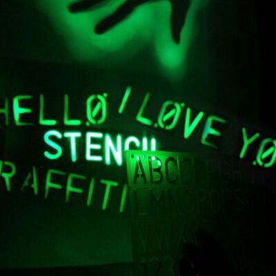 STICKERSLAB Vernice Spray Fosforescente Luminescente Che Si Illumina Al Buio In 3 Colori - Numero Pezzi: 400ml - Colore: Giallo/verde STICKERSLAB Vernice Spray Fosforescente Luminescente Che Si Illumina Al Buio In 3 Colori - Numero Pezzi: 400ml - Colore: Giallo/verde