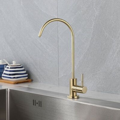 URSUS Rubinetto Da Cucina In Acciaio Inox Placcato Oro, Girevole A 360°, Getto Delicato Per Un Utilizzo Sano E Senza Schizzi: Comfort Ed Efficienza. URSUS Rubinetto Da Cucina In Acciaio Inox Placcato Oro, Girevole A 360°, Getto Delicato Per Un Utilizzo Sano E Senza Schizzi: Comfort Ed Efficienza.