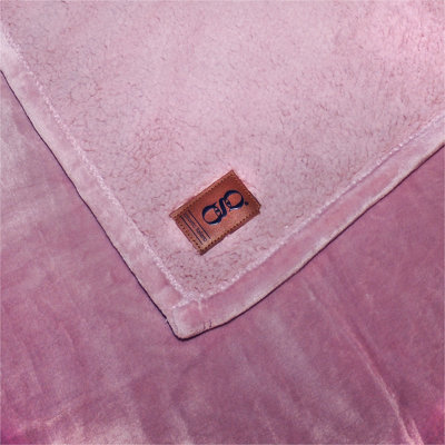 MIASUITE Plaid Rosa Invernale Effetto Velluto Anallergico 130x160 cm MIASUITE Plaid Rosa Invernale Effetto Velluto Anallergico 130x160 cm