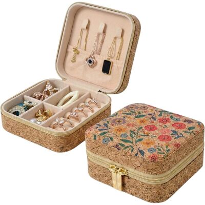 OEM Portagioie Da Viaggio In Sughero E Fiori – Piccolo Portagioie Vintage – Organizer Modulare E Compatto Per Anelli, Collane E Orecchini – Idea Regalo Originale Per Donne (10x10 Cm) OEM Portagioie Da Viaggio In Sughero E Fiori – Piccolo Portagioie Vintage – Organizer Modulare E Compatto Per Anelli, Collane E Orecchini – Idea Regalo Originale Per Donne (10x10 Cm)