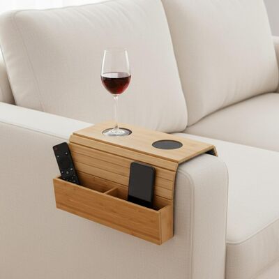 OEM Vassoio In Legno Per Bracciolo Del Divano, Vassoio Portatile Con Portabicchieri, Tavoletta Antiscivolo Per Bracciolo Del Divano Per Organizzare Snack, Tazze E Bevande. OEM Vassoio In Legno Per Bracciolo Del Divano, Vassoio Portatile Con Portabicchieri, Tavoletta Antiscivolo Per Bracciolo Del Divano Per Organizzare Snack, Tazze E Bevande.