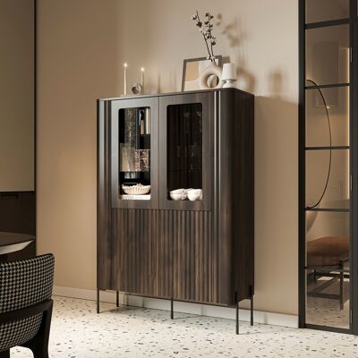 DMORA Vetrina Cimino, Mobile Espositore 8 Ripiani, 2 Ante, Ante Effetto Rigato, 110x40x160h Cm Marrone Noce DMORA Vetrina Cimino, Mobile Espositore 8 Ripiani, 2 Ante, Ante Effetto Rigato, 110x40x160h Cm Marrone Noce